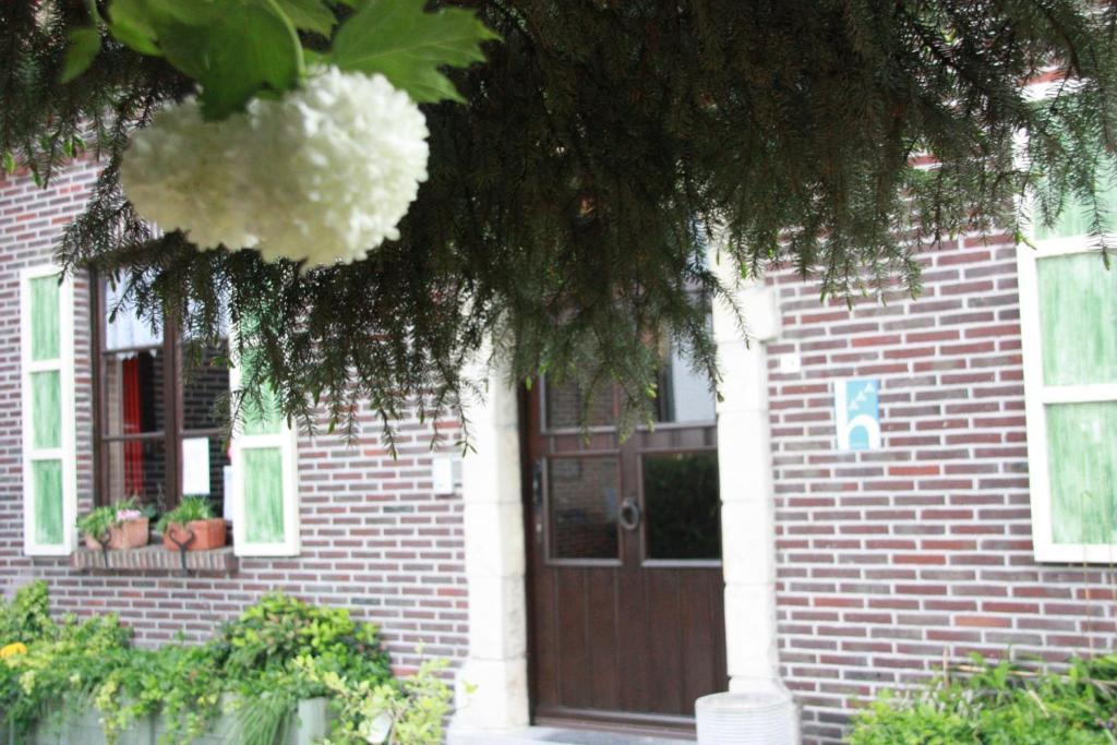 Hotel Troopeird Kortrijk Exteriör bild